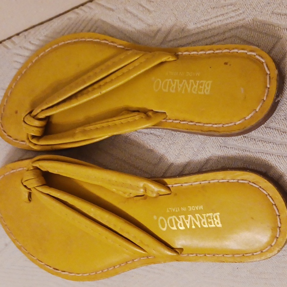 Bernardo made Italy leather sandals